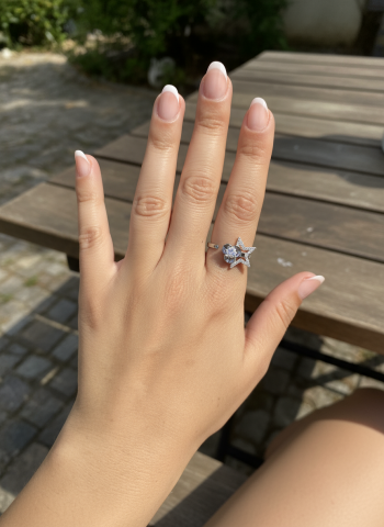 Yıldız ve Çiçek Figürlü Dönen Stres Yüzüğü Silver Renk (Çiçek Figürü Dönmektedir)