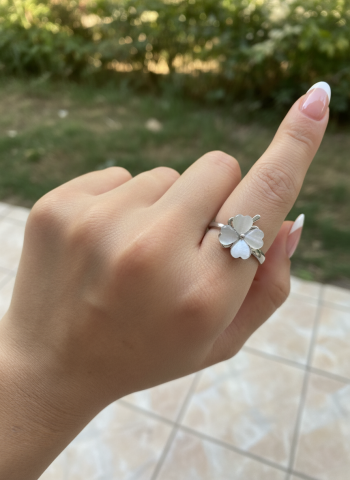 Çiçek Figürlü Dönen Stres Yüzüğü Silver Renk (Çiçek Figürü Dönmektedir)