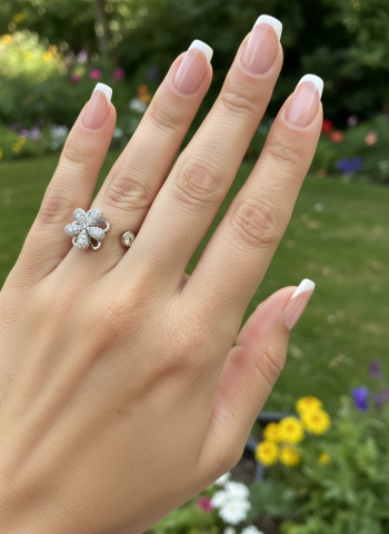 Çiçek Modelli Dönen Stres Yüzüğü Silver Renk (Çiçek Figürü Dönmektedir)