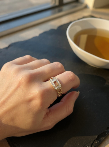 Ayarlanabilir Çelik Zincir Form Dikdörtgen Taşlı Yüzük – Gold Renk / Aurora Collection